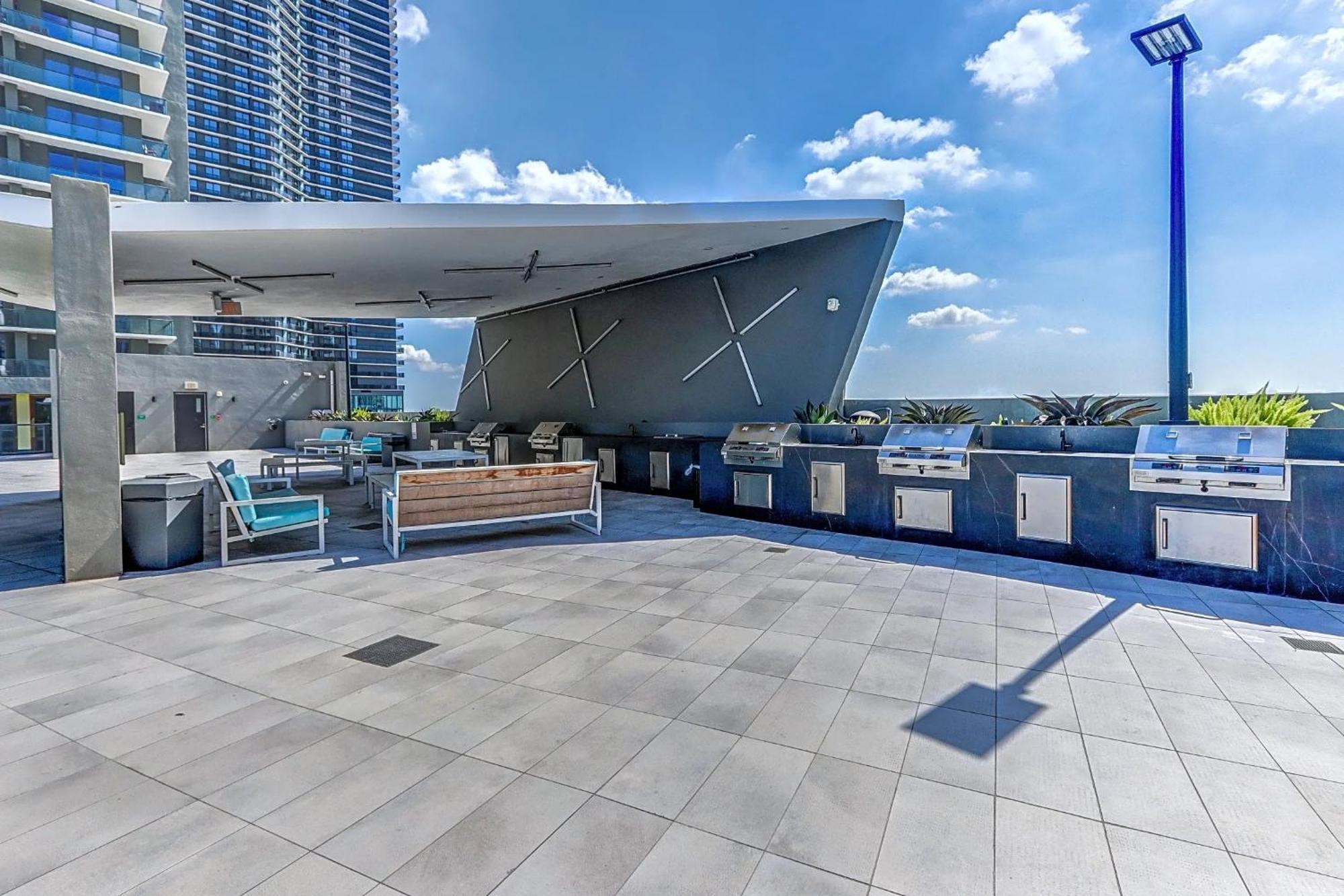 Dt Miami Apartment Exterior photo